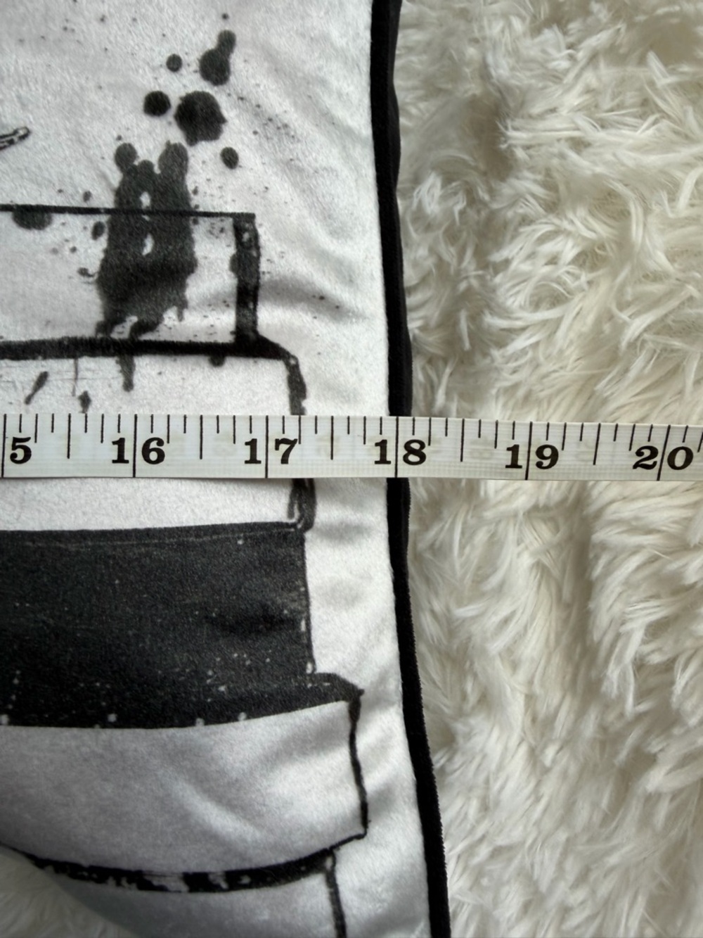 Oliver Gal Black White and Red Fashion Icons Accent Pillowcase Glam Louboutin - Picture 2 of 9